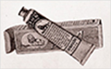 推出日本第一支管状膏体牙膏。1913年，推出儿童专用牙膏。