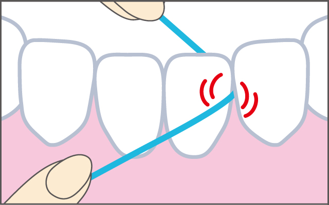 歯の側面（左右とも）に沿って、上下2、3回動かす。